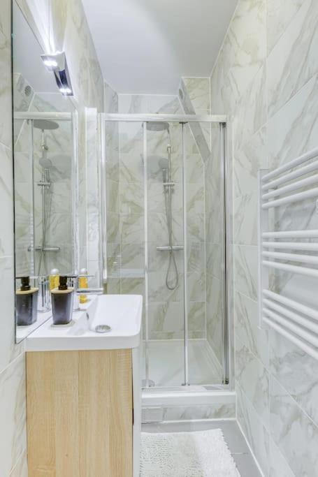 Appartement Moderne, Proche Porte De Versailles Et Gare De Clamart 말라꼬프 외부 사진
